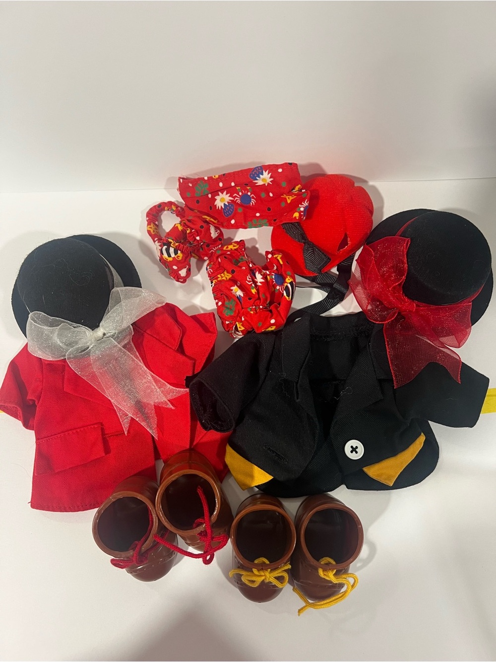 Muffy Vanderbear - misc lot from At The Beach and Horsin’ Around collections
